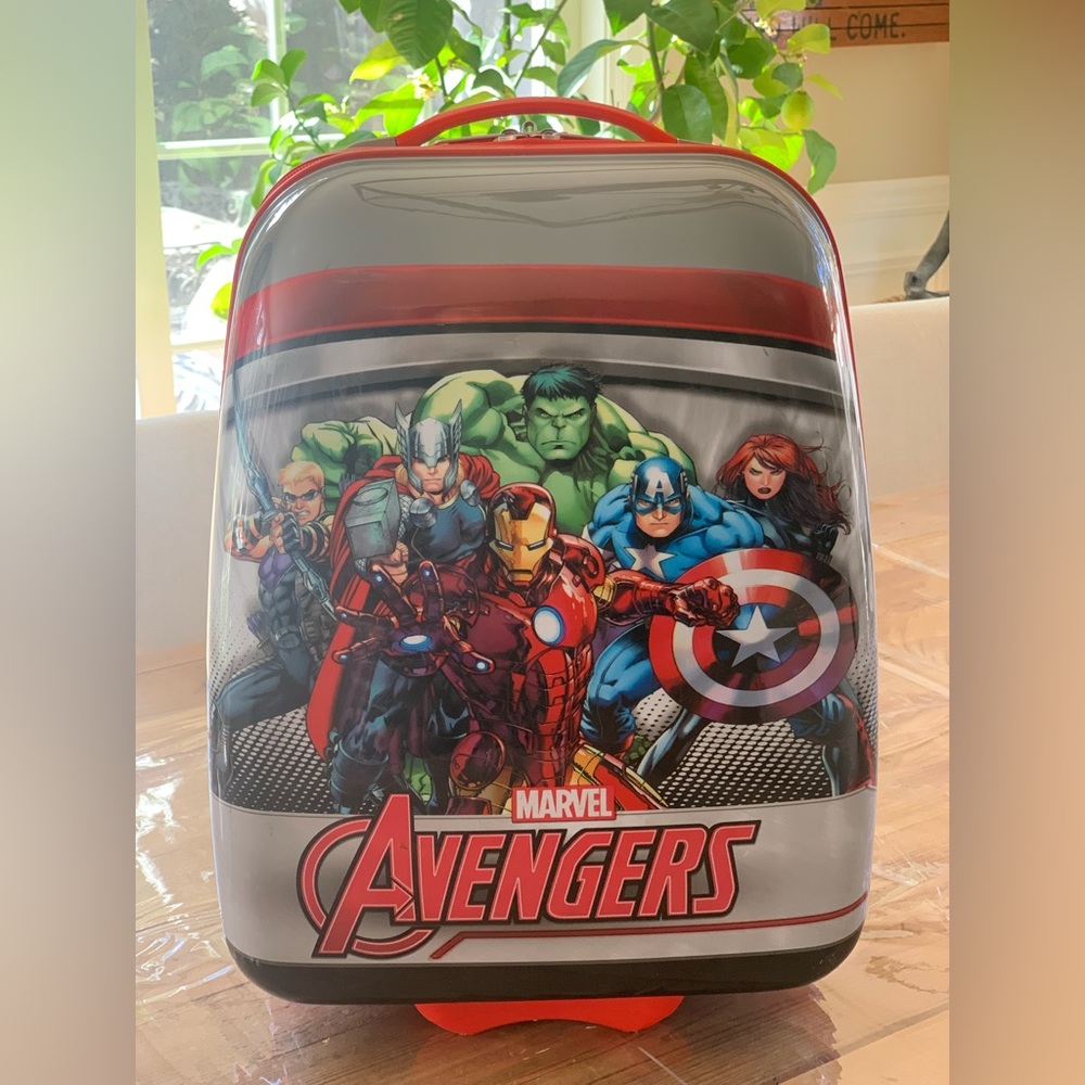 Avenger… Marvel 18 inch Carry on Spinner Luggage for Kids…